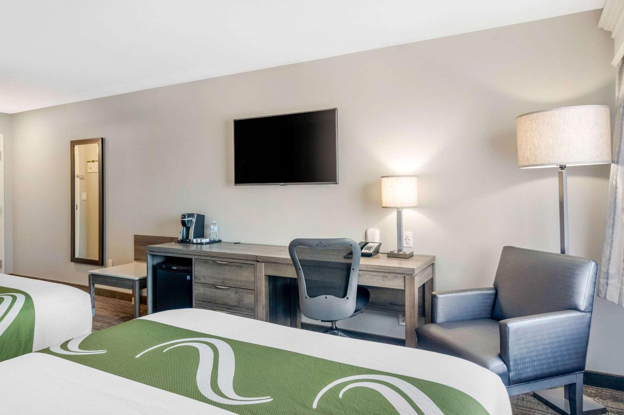 Quality Inn & Suites Amsterdam Fredericton Exterior foto